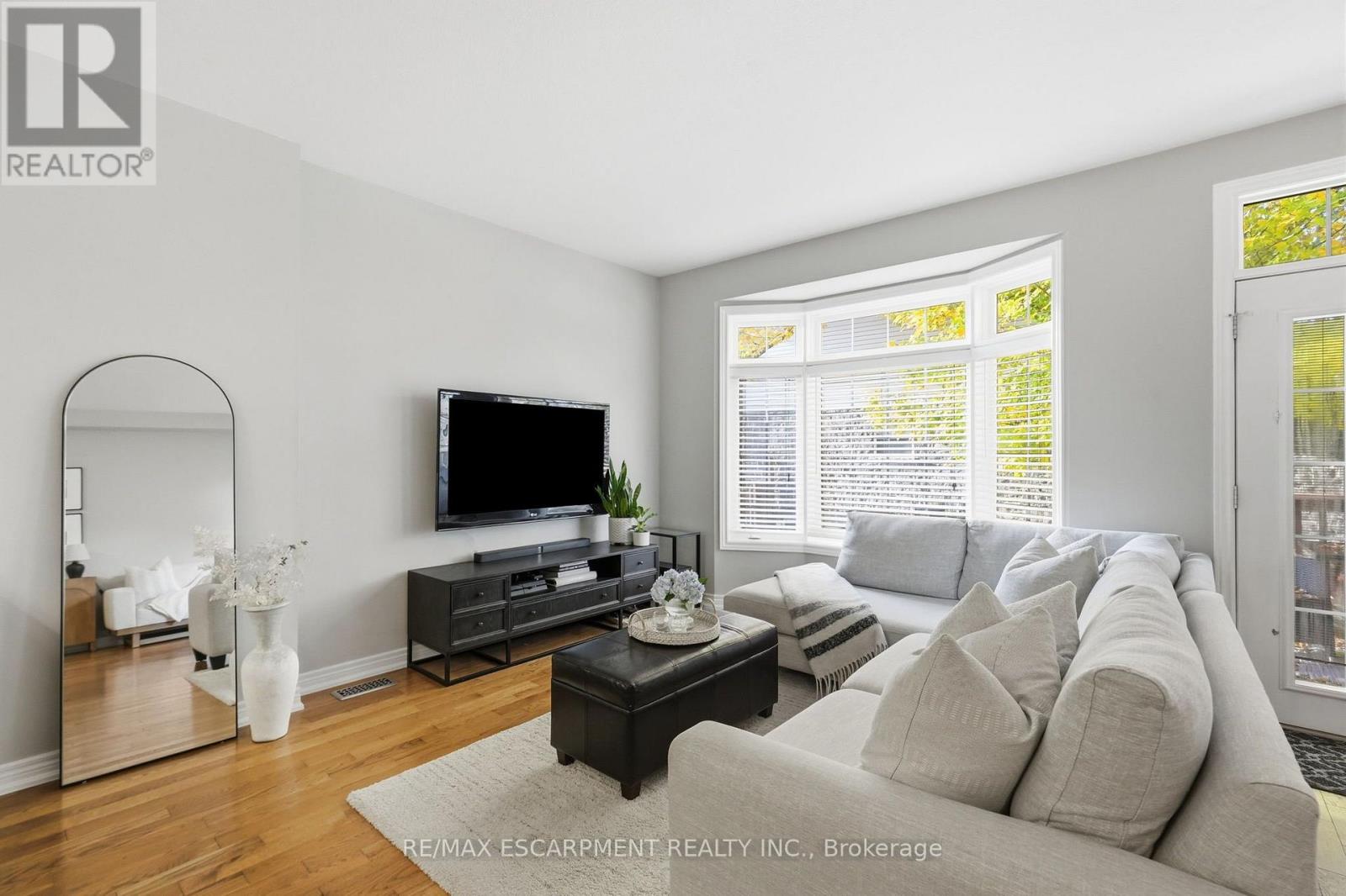 8 Goldenview Court, Hamilton, ON photo 13