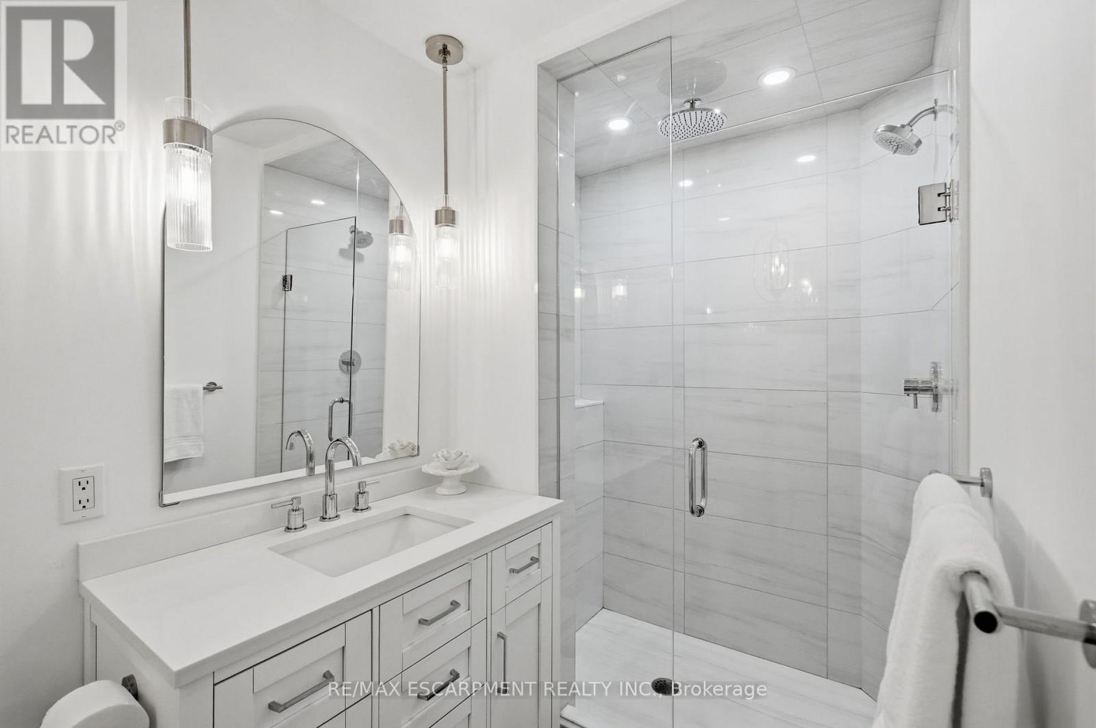 8 Goldenview Court, Hamilton, ON photo 22