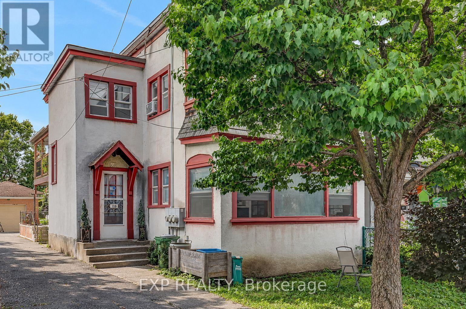 108 Lebreton Street North