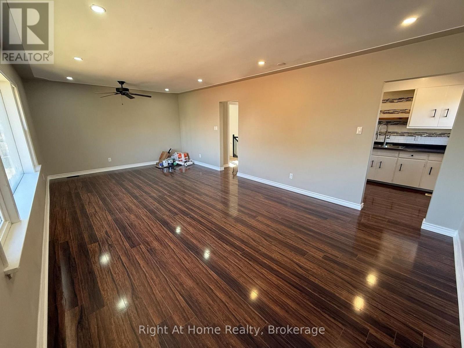 3 - 7 BALMORAL DRIVE — photo 2