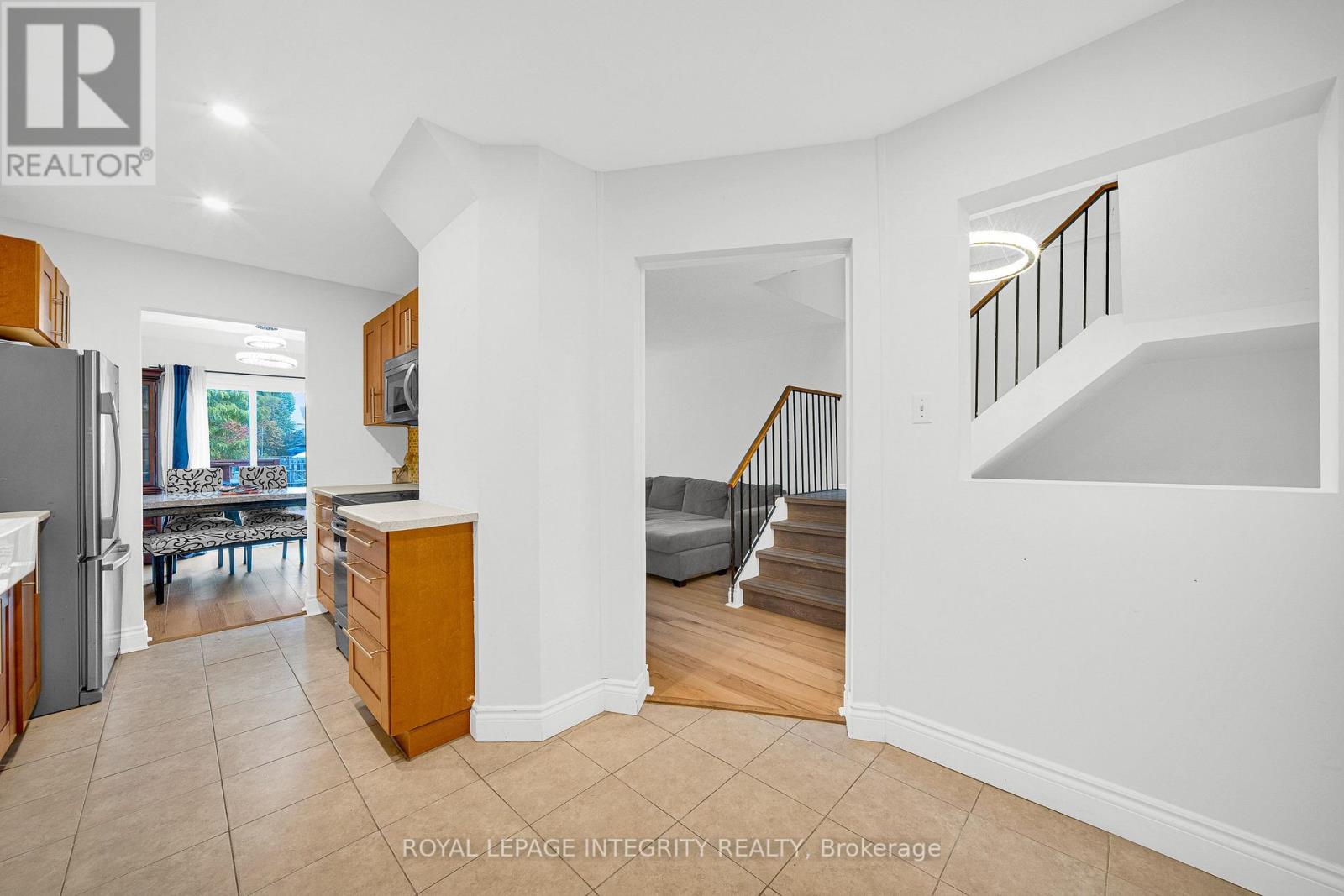 27 DANAHER DRIVE, Ottawa — photo 8