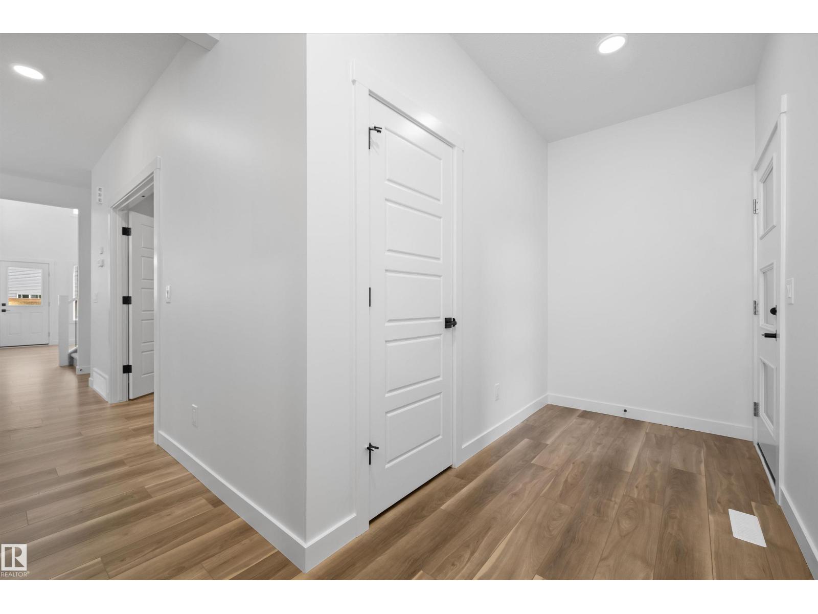 Property photograph 3 for MLS E4492114