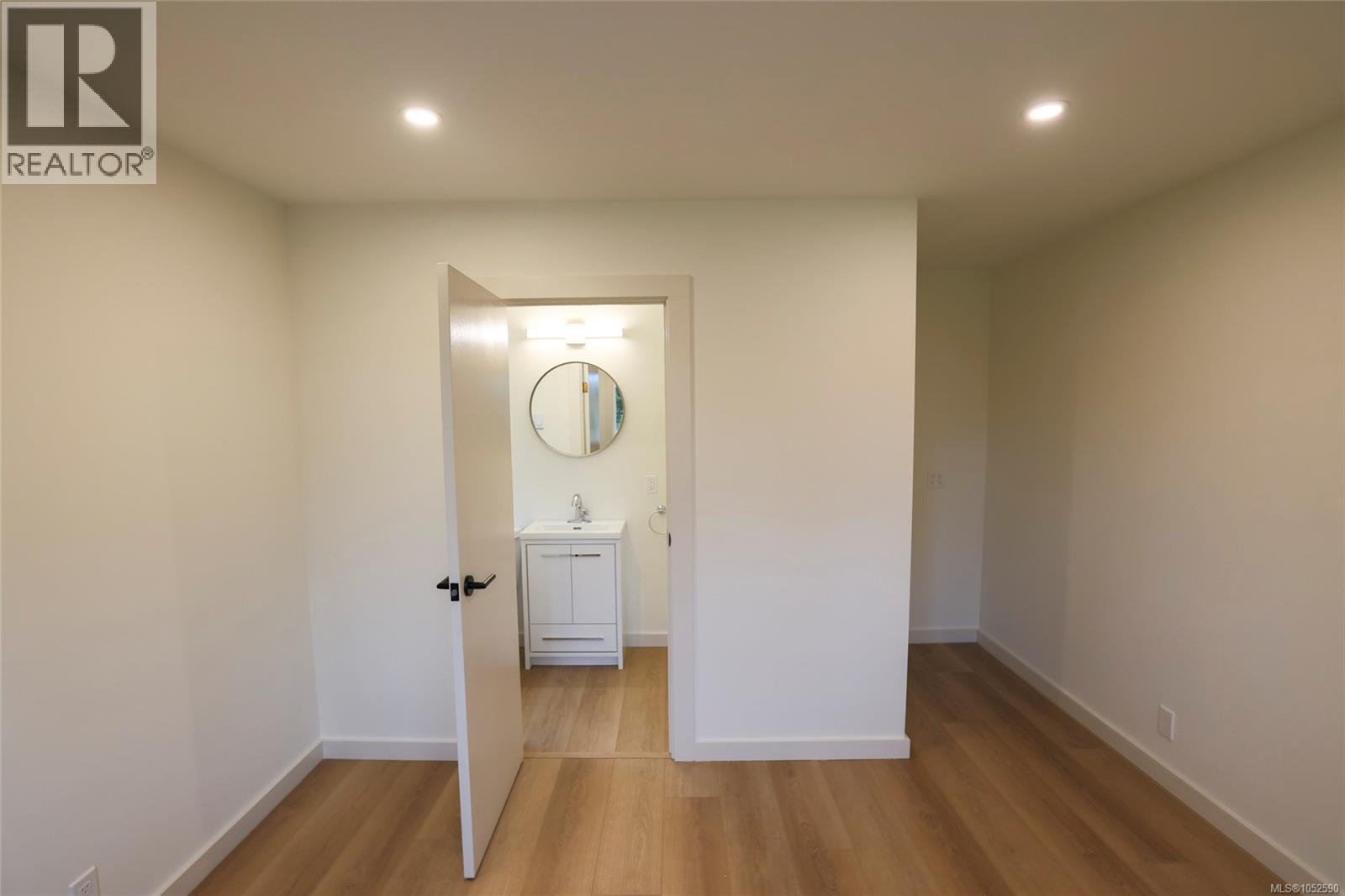 6200 Storey's Beach Rd - 33