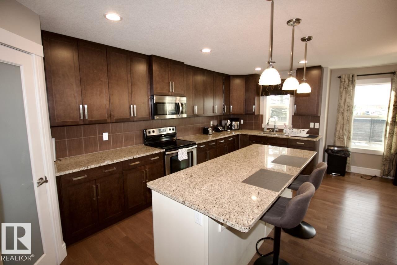 7704 ELLESMERE LN, Sherwood Park — photo 2