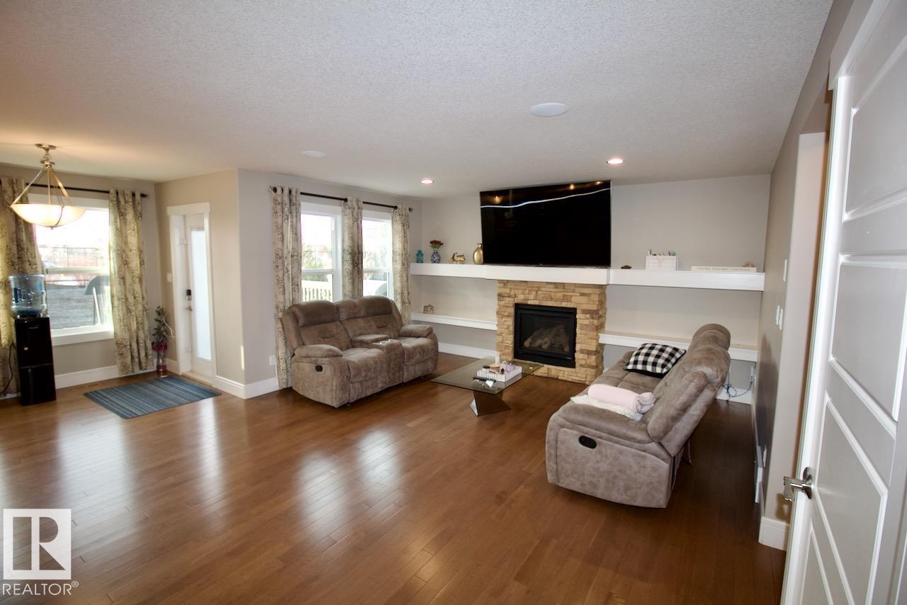 7704 ELLESMERE LN, Sherwood Park — photo 3