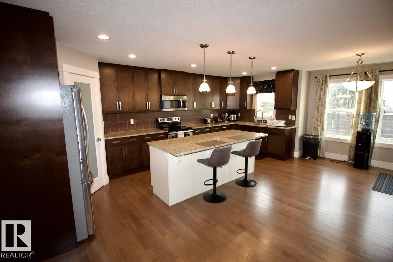 7704 ELLESMERE LN, Sherwood Park — photo 4