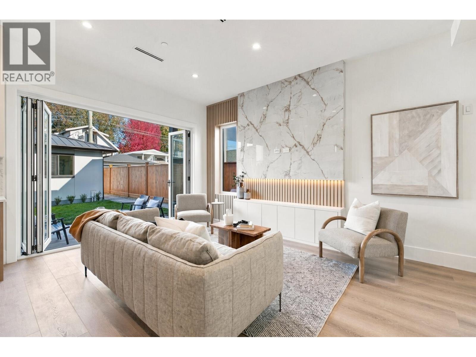 2 841 E 39th Avenue, Vancouver — photo 3