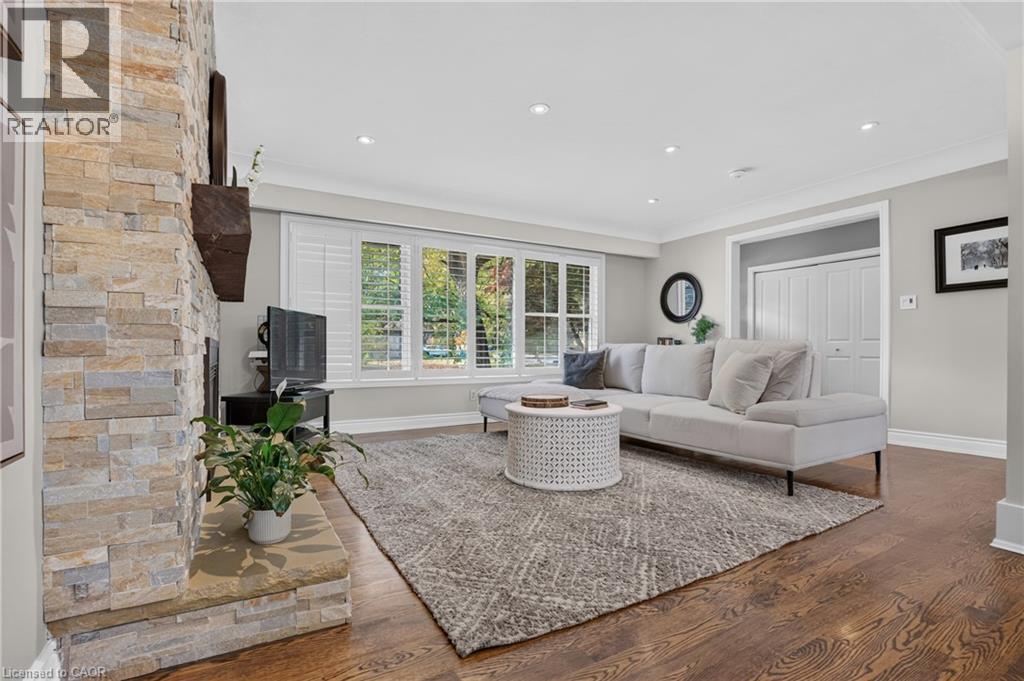319 SOUTH Court, Burlington — photo 8