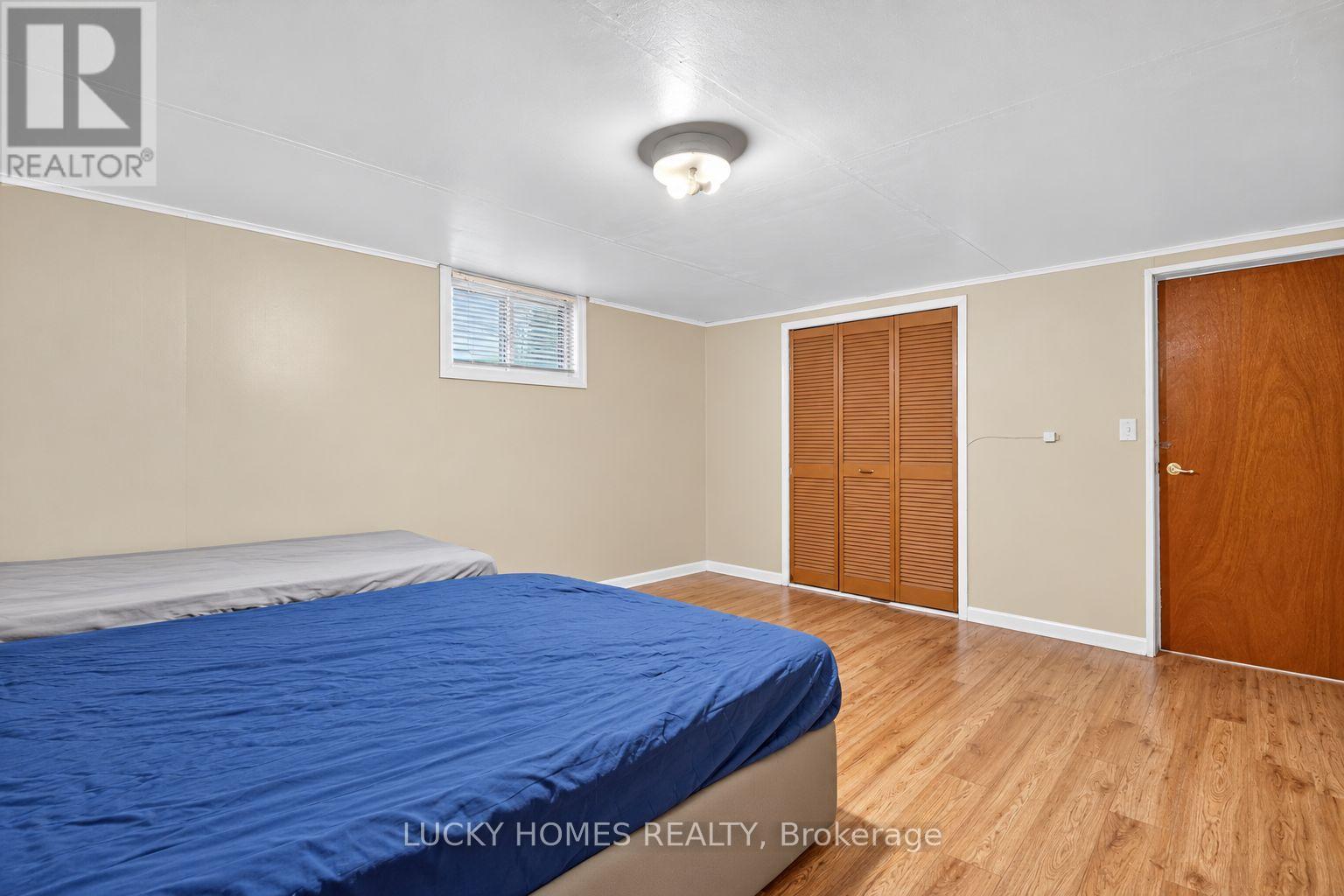 3061 LLOYD GEORGE BOULEVARD - 42