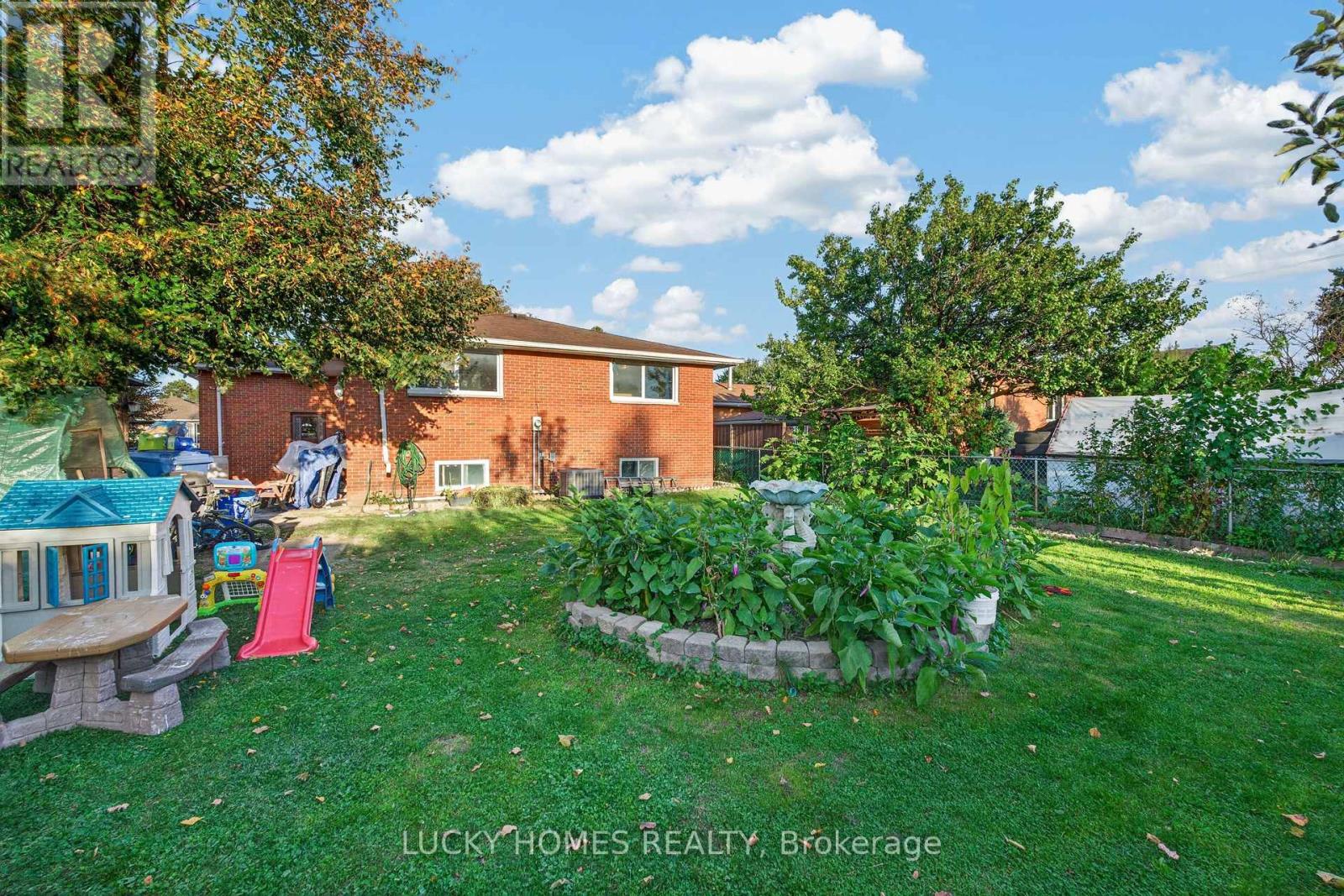 3061 LLOYD GEORGE BOULEVARD - 46