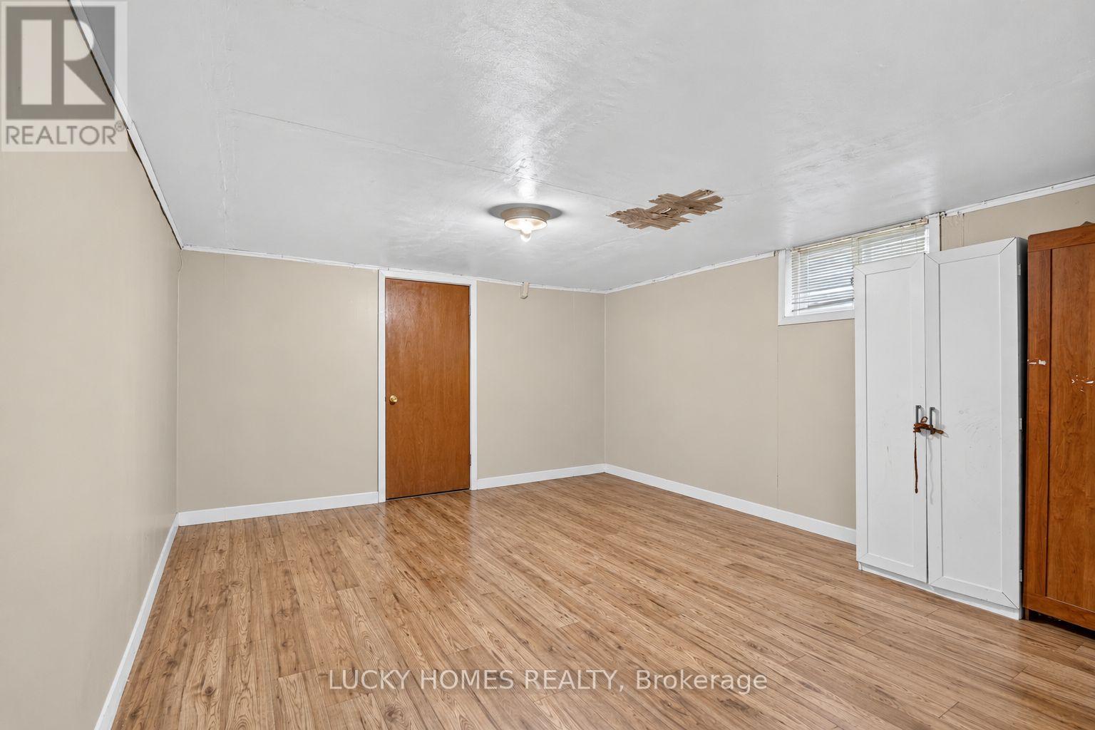 3061 LLOYD GEORGE BOULEVARD - 41