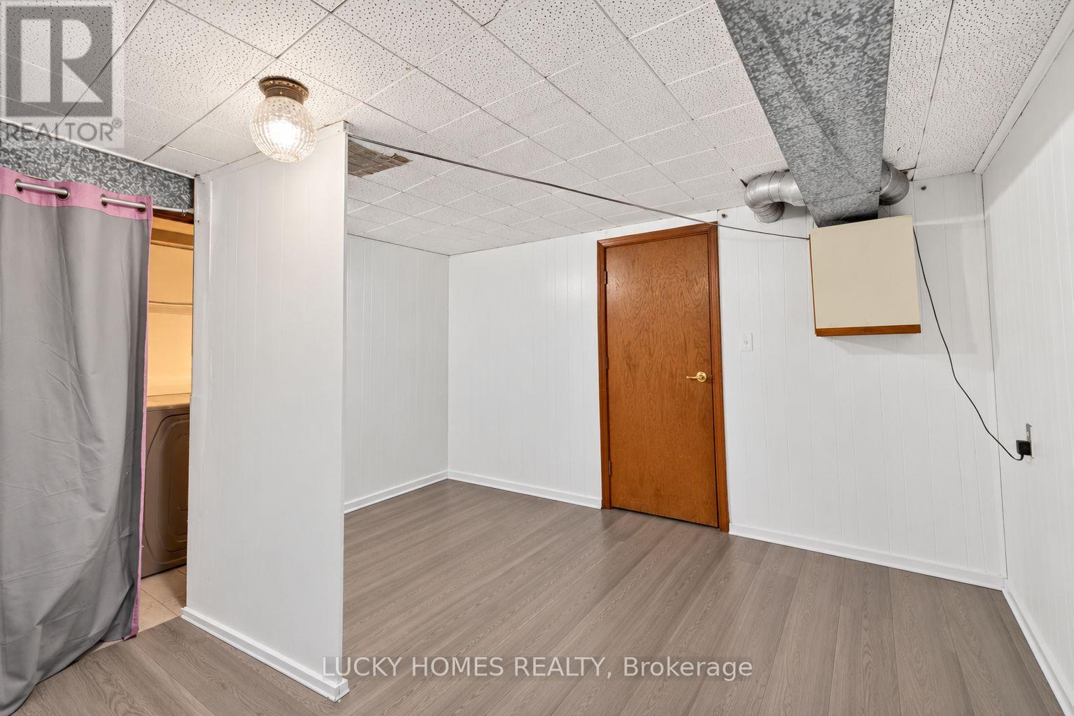 3061 LLOYD GEORGE BOULEVARD - 43