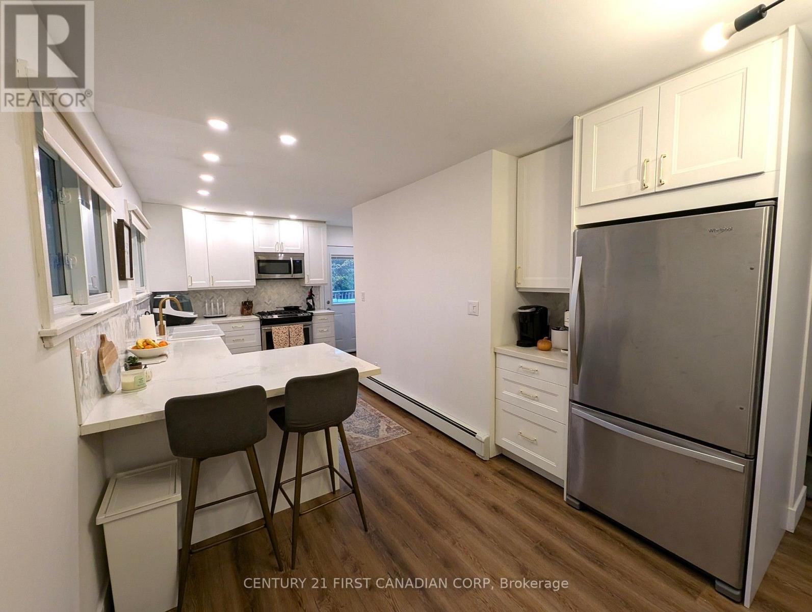 22827 MELBOURNE ROAD, Southwest Middlesex — photo 2