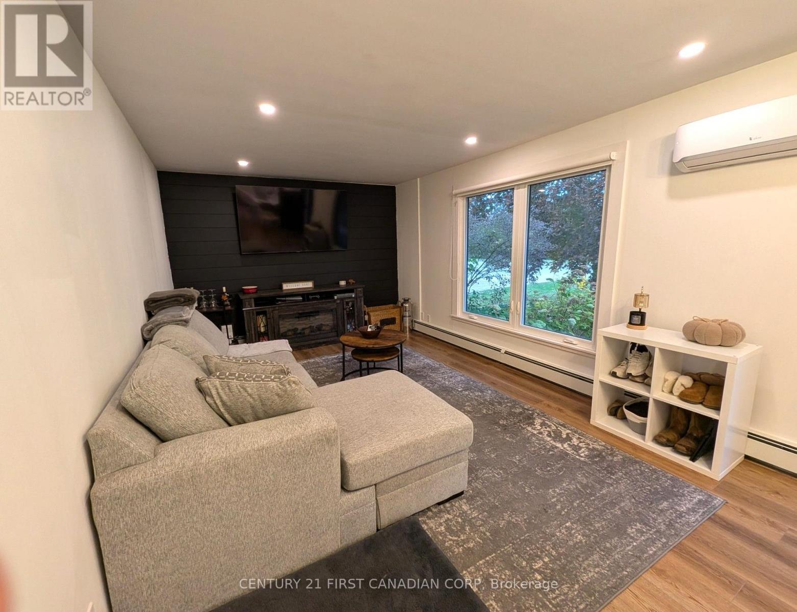 22827 MELBOURNE ROAD, Southwest Middlesex — photo 4