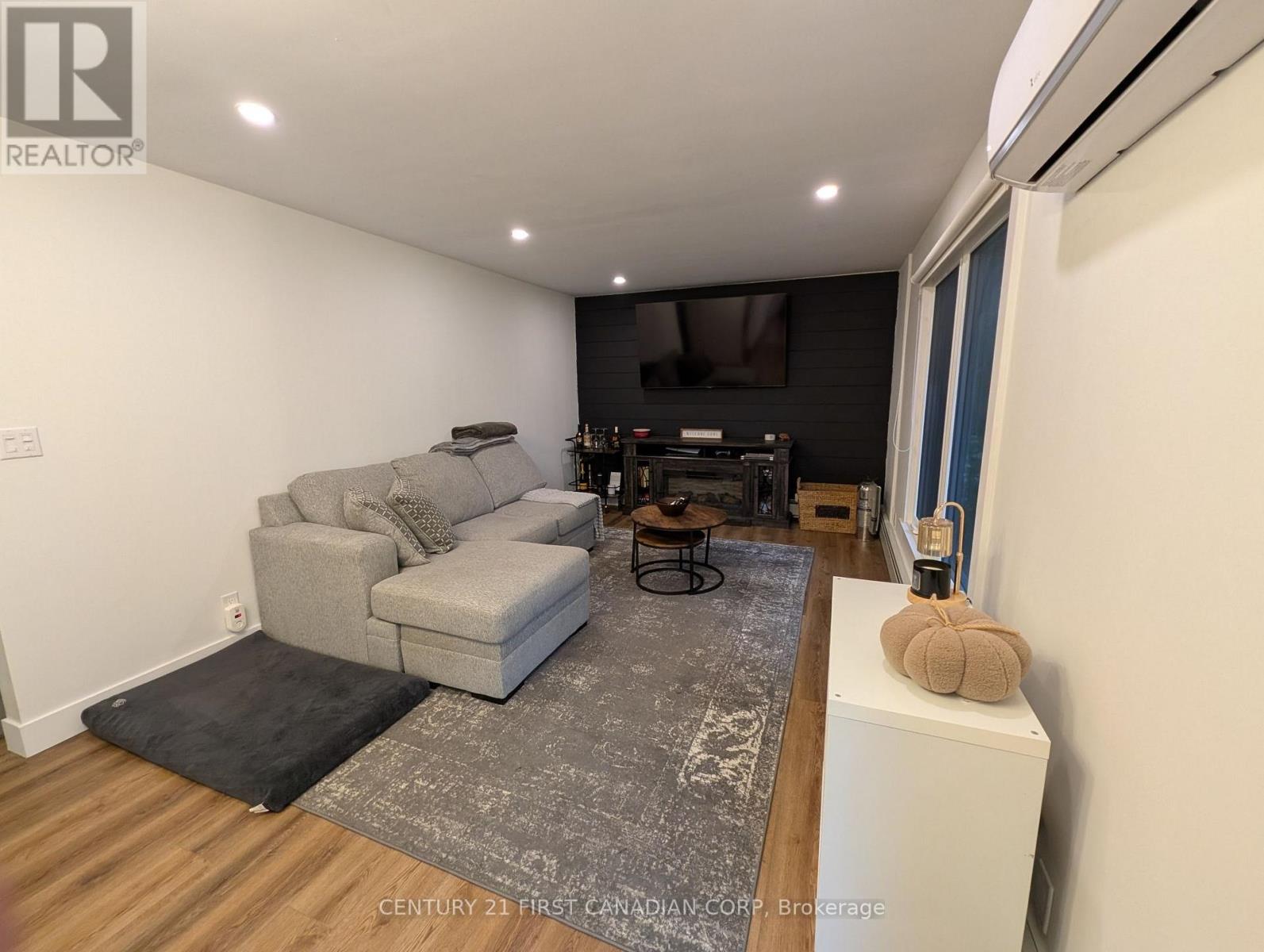 22827 MELBOURNE ROAD, Southwest Middlesex — photo 5