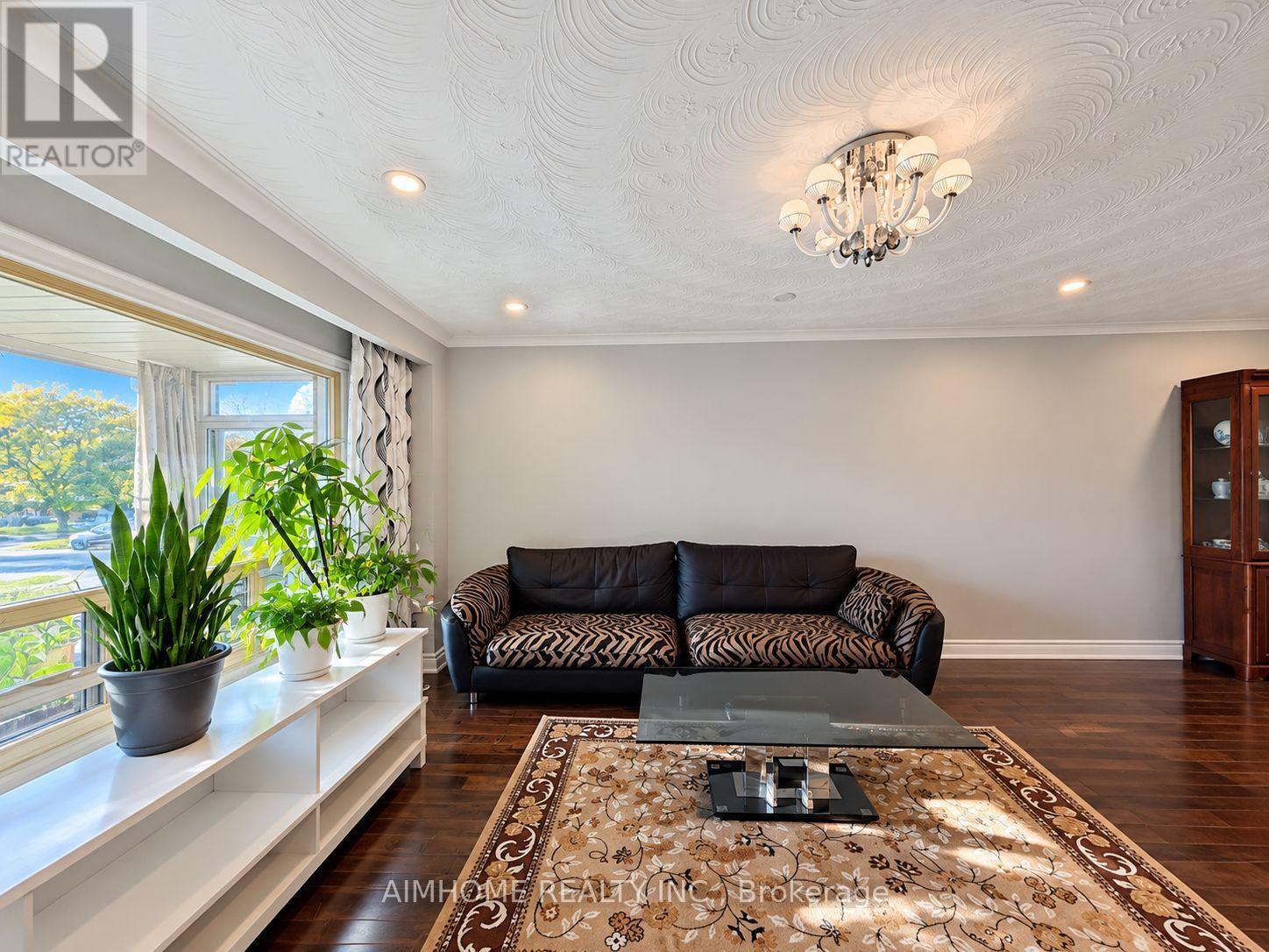 46 CHALET ROAD, Toronto (Pleasant View) — photo 4