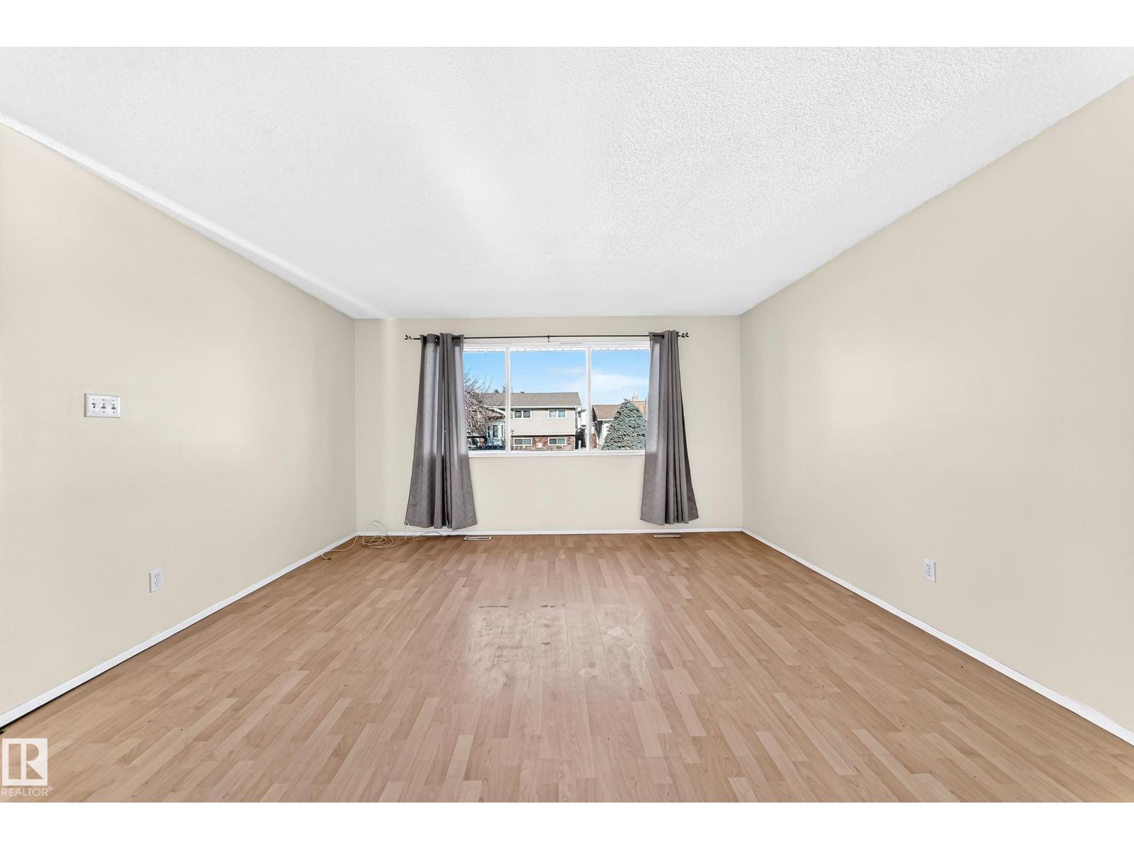 Property photograph 12 for MLS E4514494