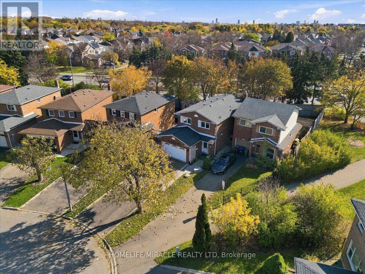 24 HUNTLEY COURT, Brampton (Heart Lake West) — photo 2