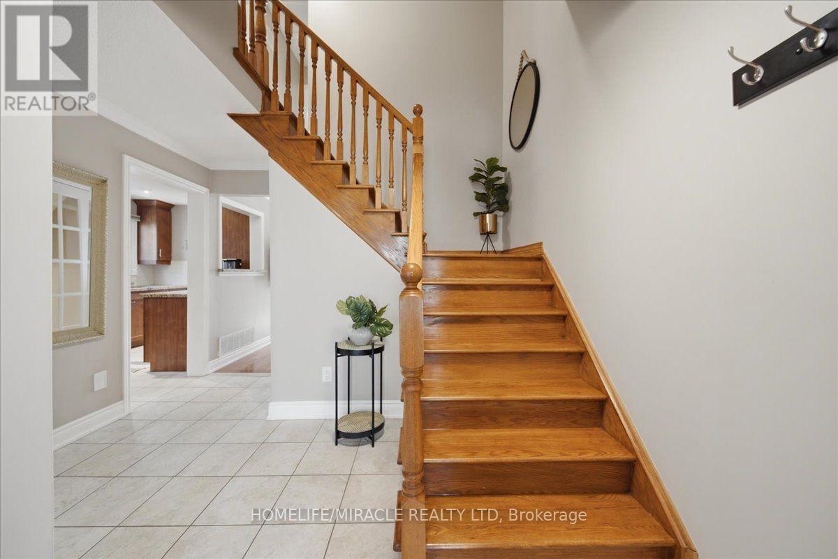 24 HUNTLEY COURT, Brampton (Heart Lake West) — photo 4