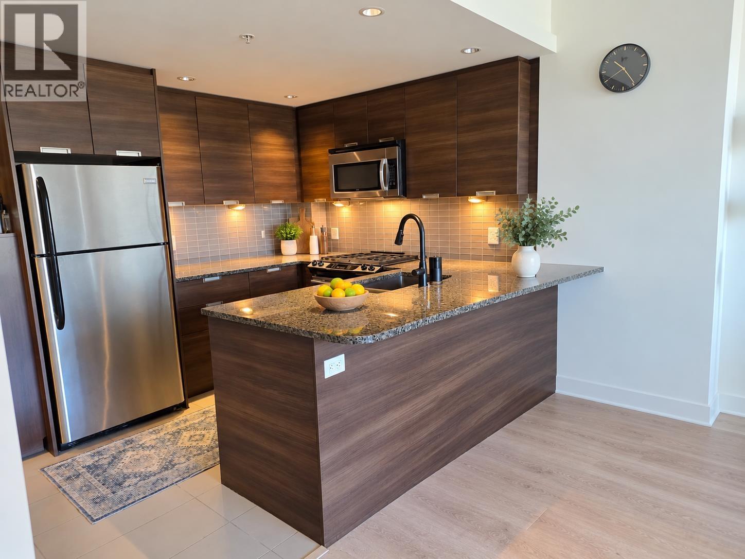 2704 2968 GLEN Drive, Coquitlam