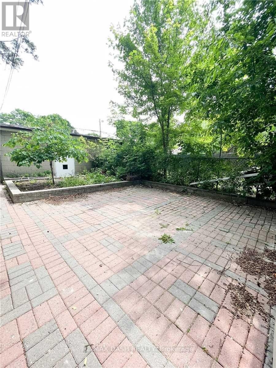 LOWER - 79 GREENSIDES AVENUE, Toronto (Wychwood) — photo 11