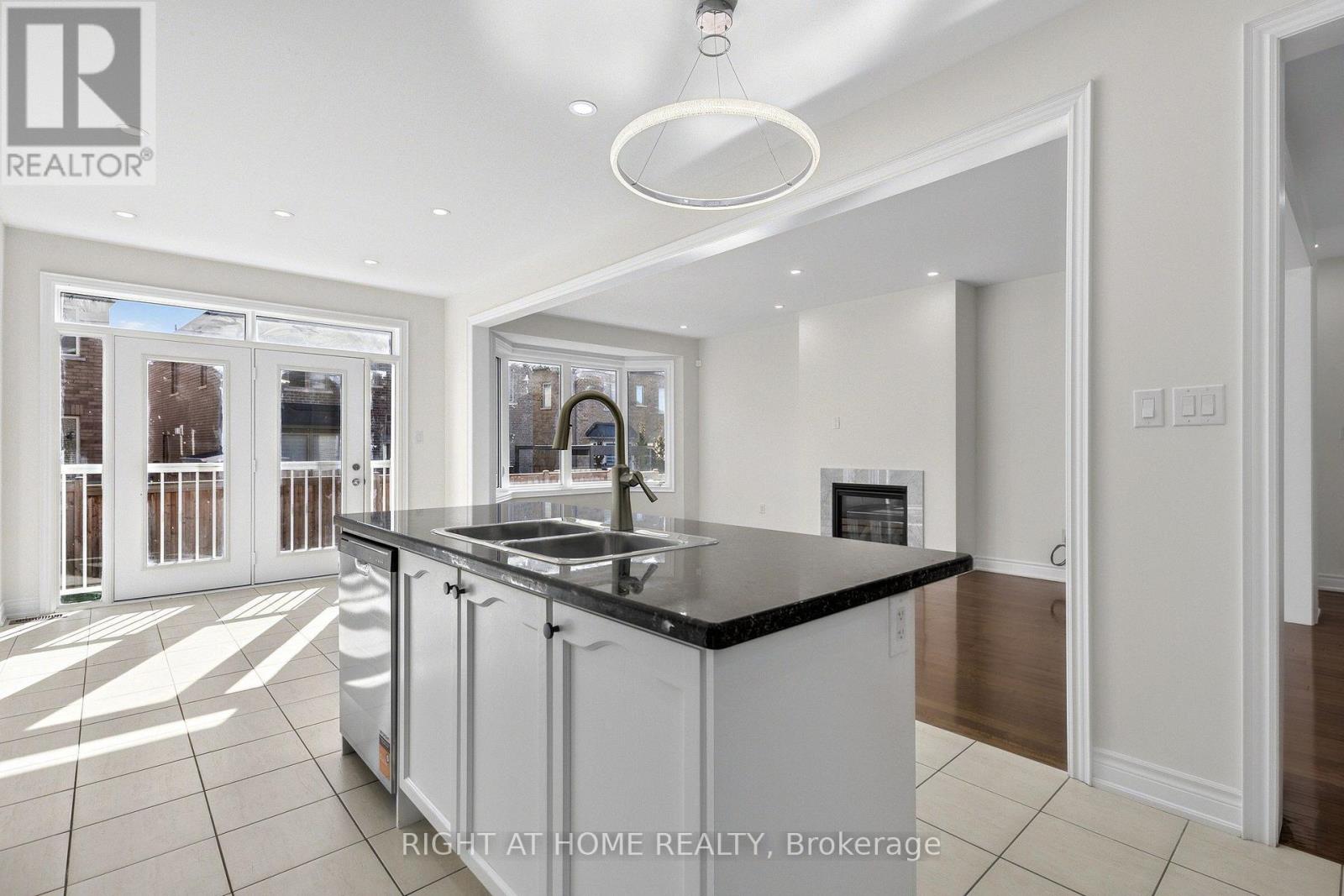 592 MACTIER DRIVE, Vaughan (Kleinburg) — photo 10