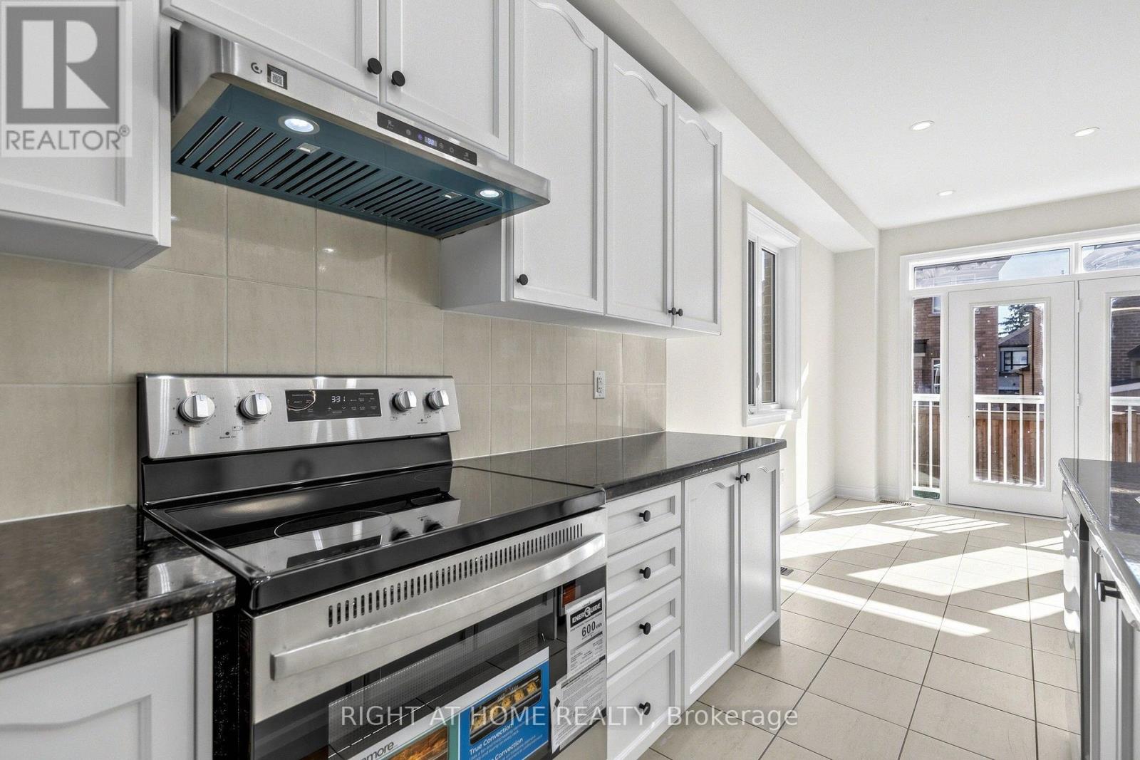 592 MACTIER DRIVE, Vaughan (Kleinburg) — photo 11