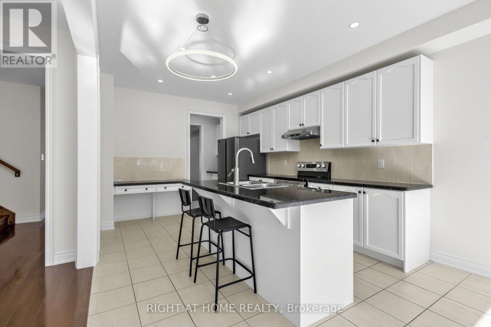 592 MACTIER DRIVE, Vaughan (Kleinburg) — photo 12