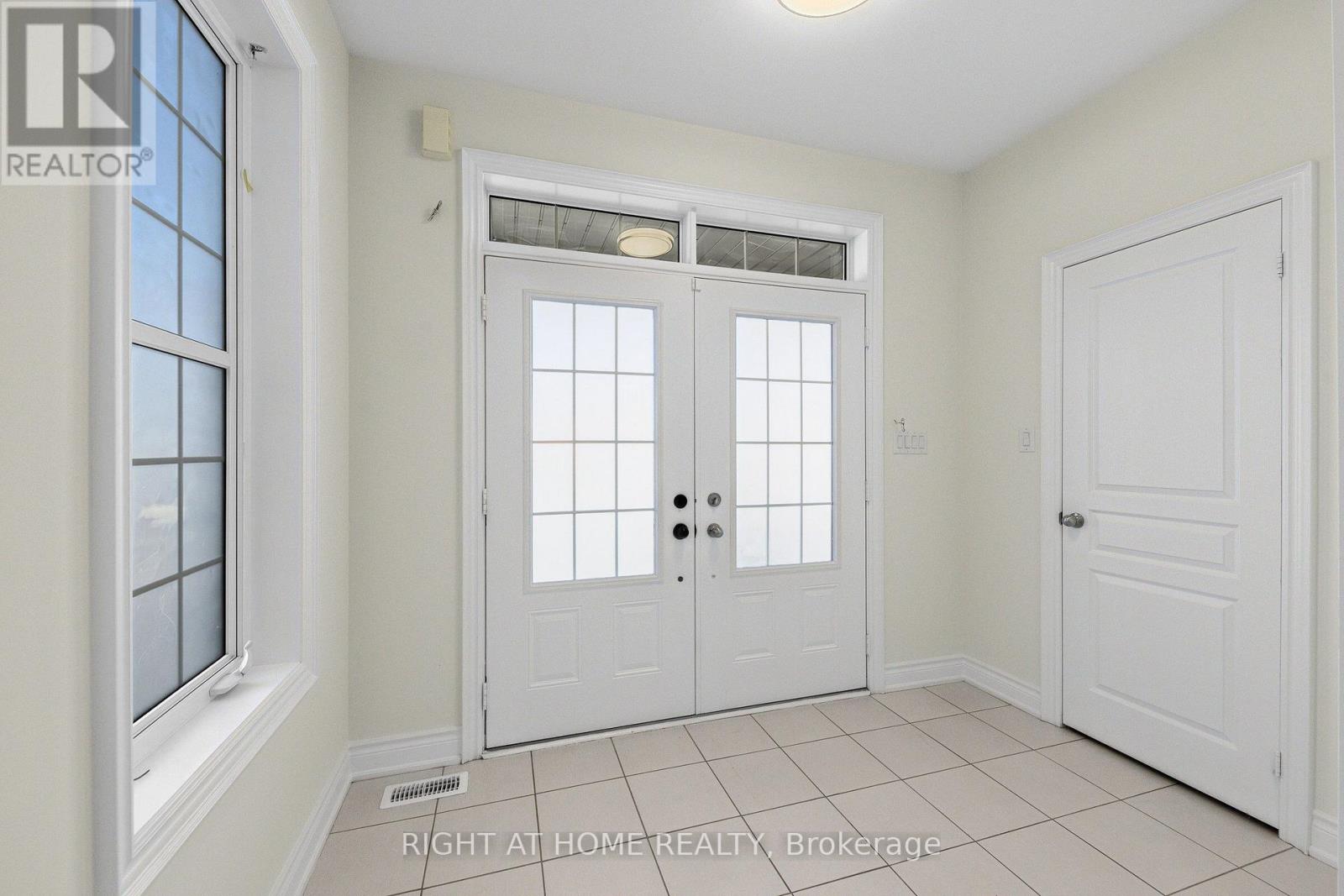 592 MACTIER DRIVE, Vaughan (Kleinburg) — photo 3