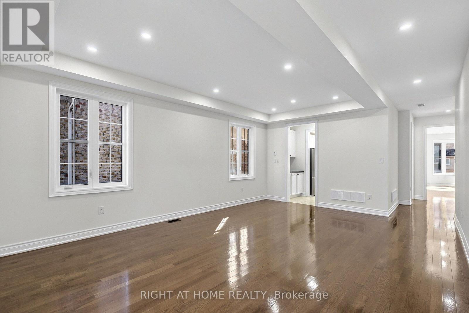 592 MACTIER DRIVE, Vaughan (Kleinburg) — photo 5