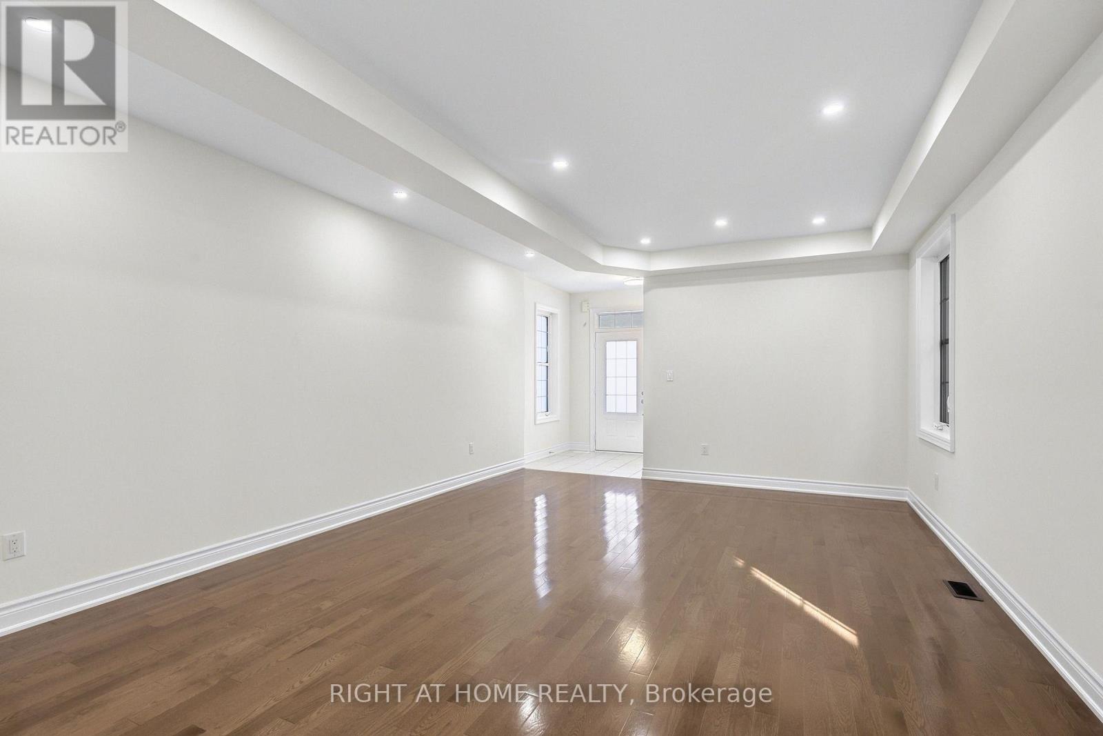 592 MACTIER DRIVE, Vaughan (Kleinburg) — photo 6