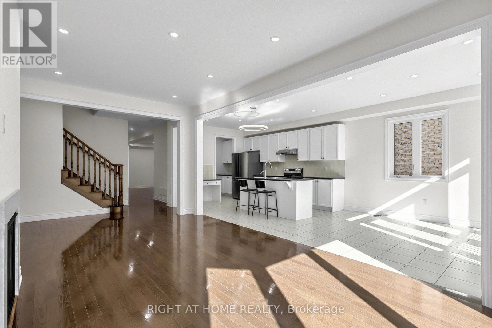 592 MACTIER DRIVE, Vaughan (Kleinburg) — photo 9