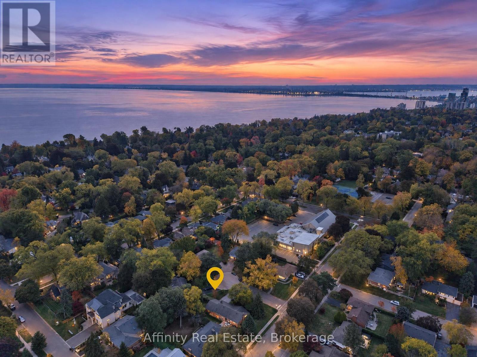 319 SOUTH COURT, Burlington (Roseland) — photo 2