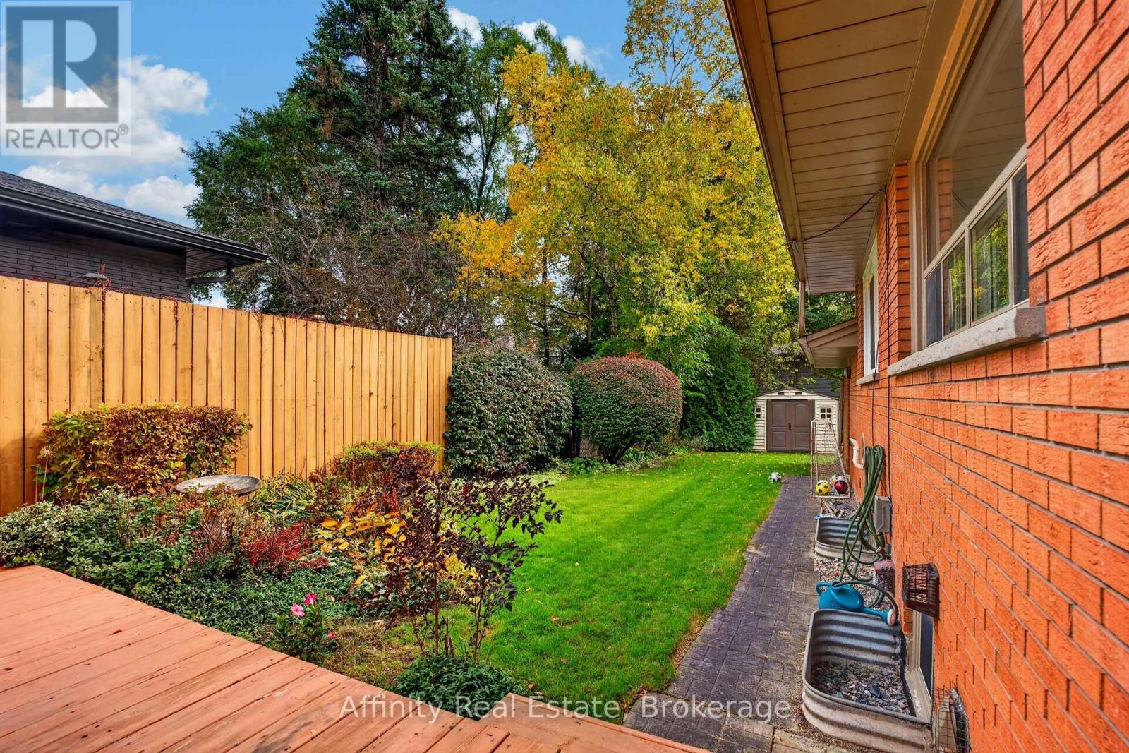 319 South Court, Burlington, ON photo 44