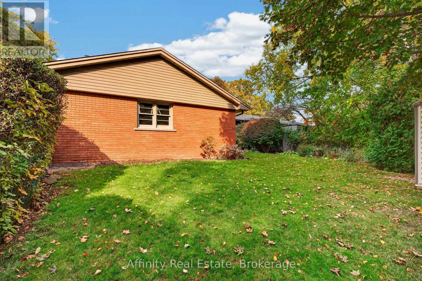 319 South Court, Burlington, ON photo 46
