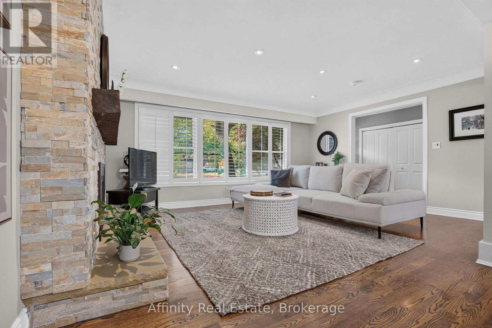 319 SOUTH COURT, Burlington (Roseland) — photo 8