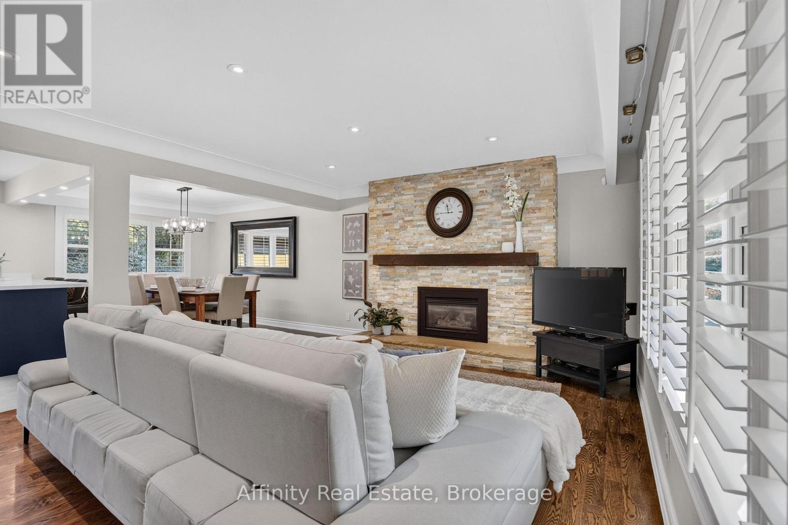319 SOUTH COURT, Burlington (Roseland) — photo 9