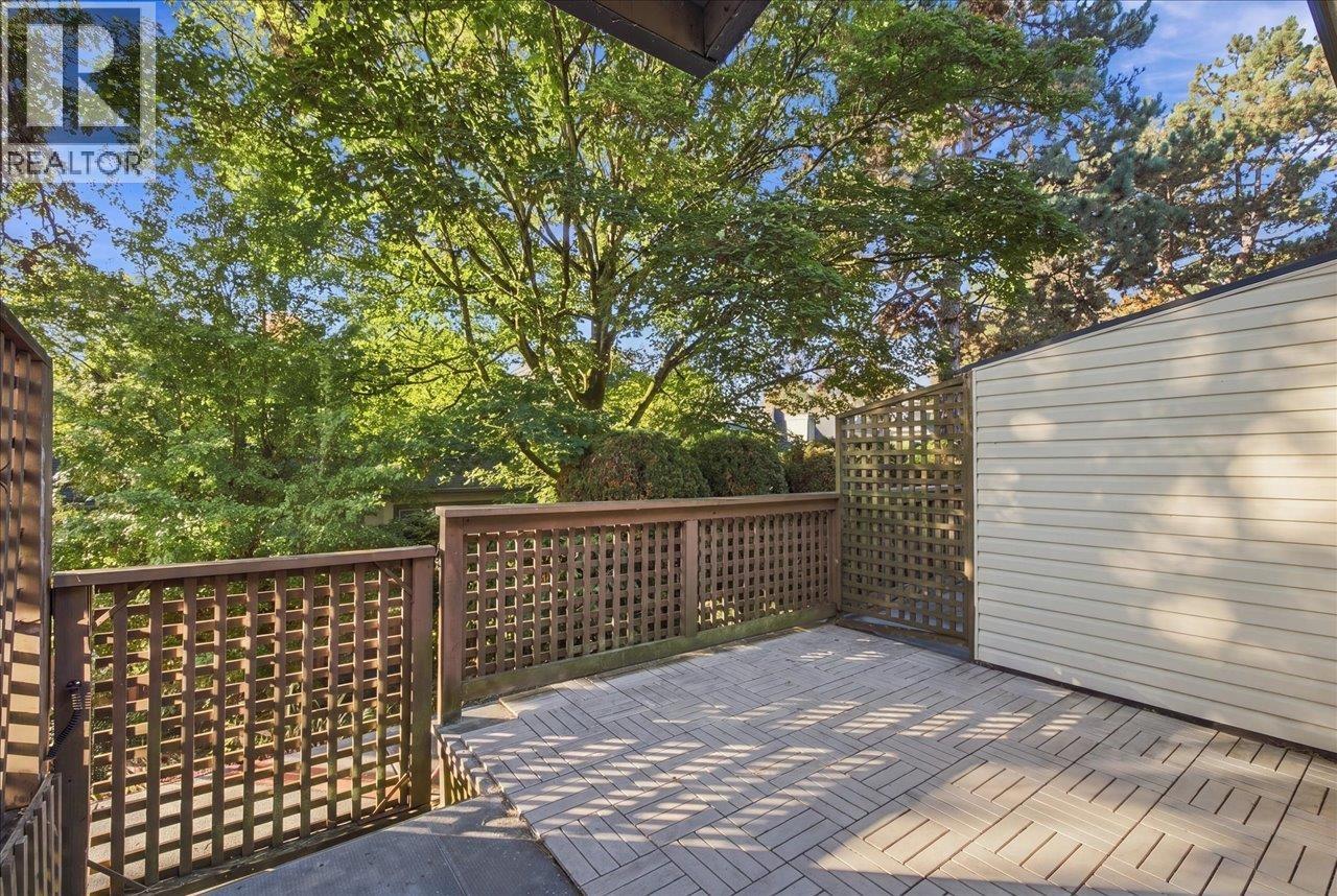 4904 47A Avenue, Delta — photo 14