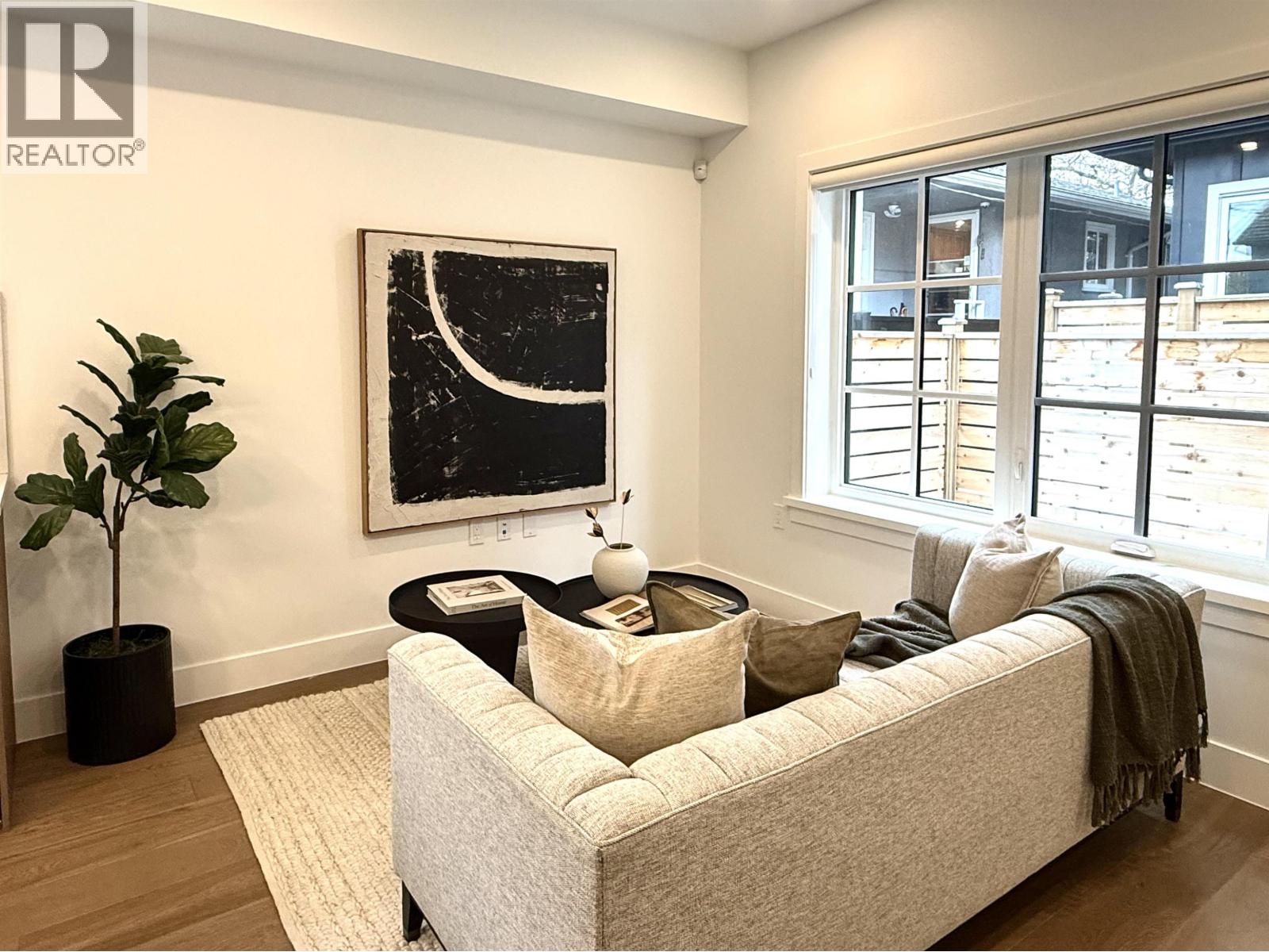 2 552 Kaslo Street, Vancouver — photo 2