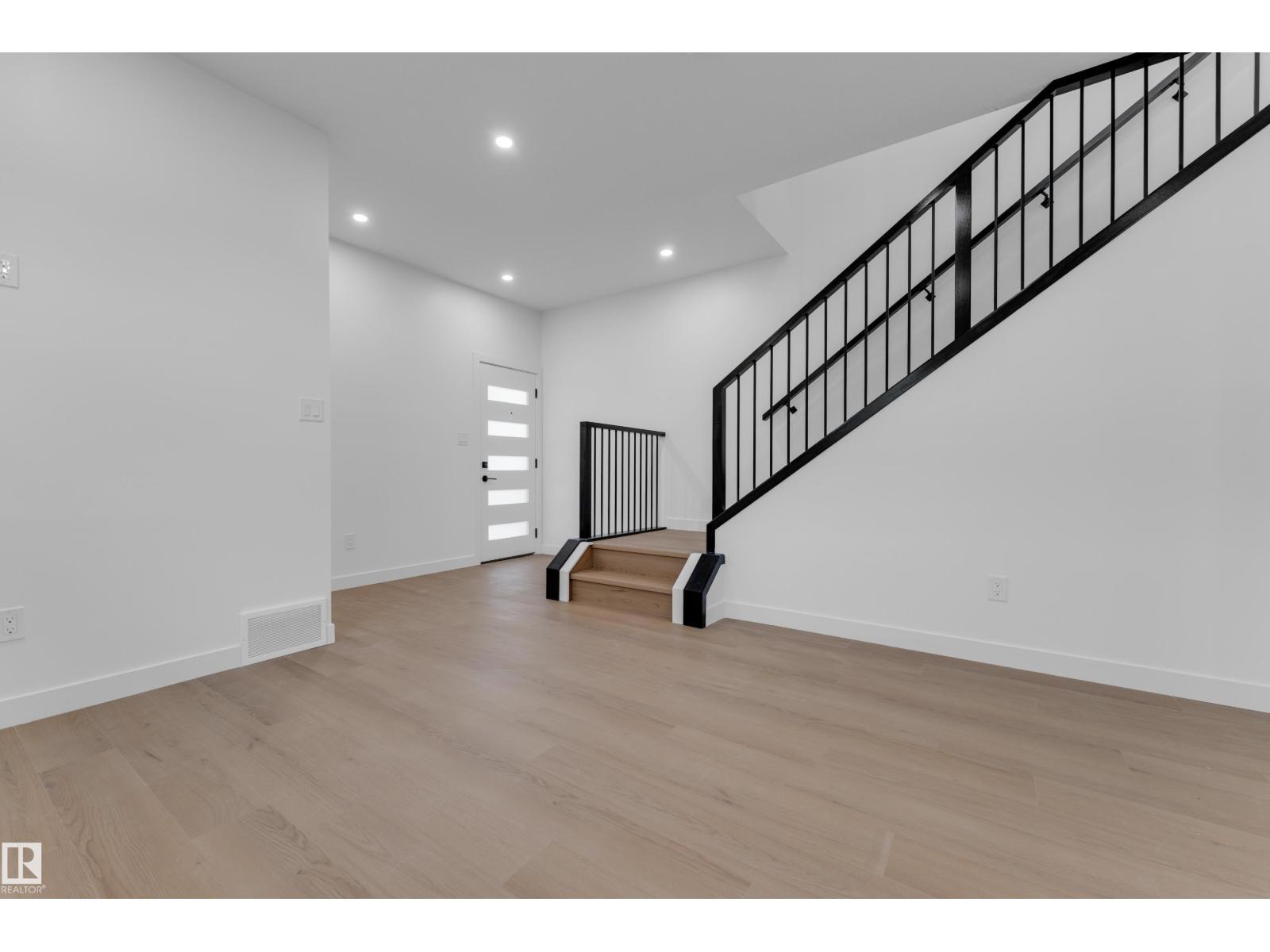 9223 156 AV NW, Edmonton — photo 9