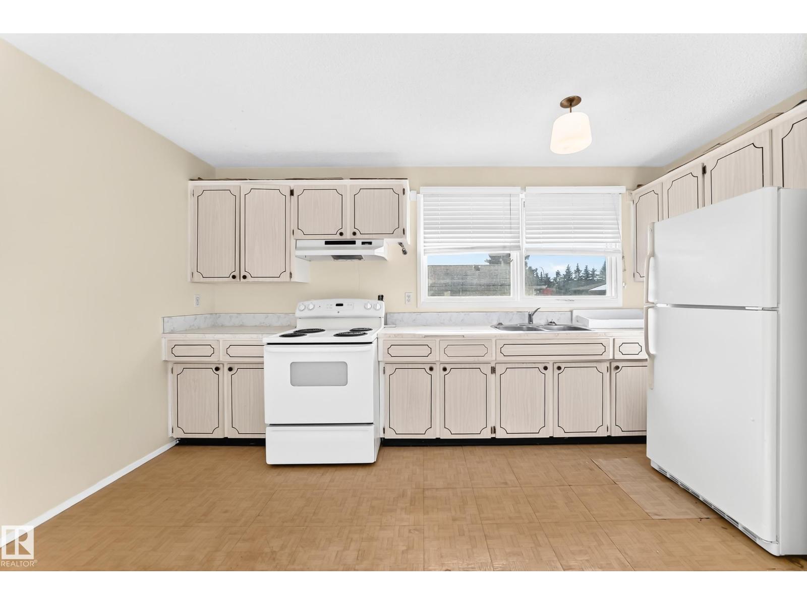 9527 139 Avenue NW, photo 11