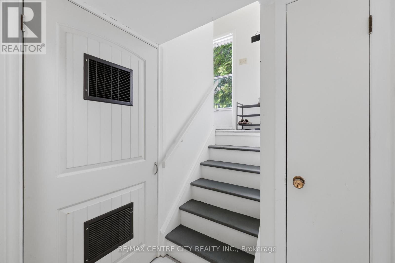 1564 NAIRN AVENUE - 17