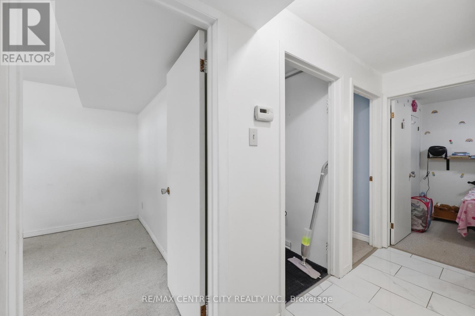1564 NAIRN AVENUE - 18