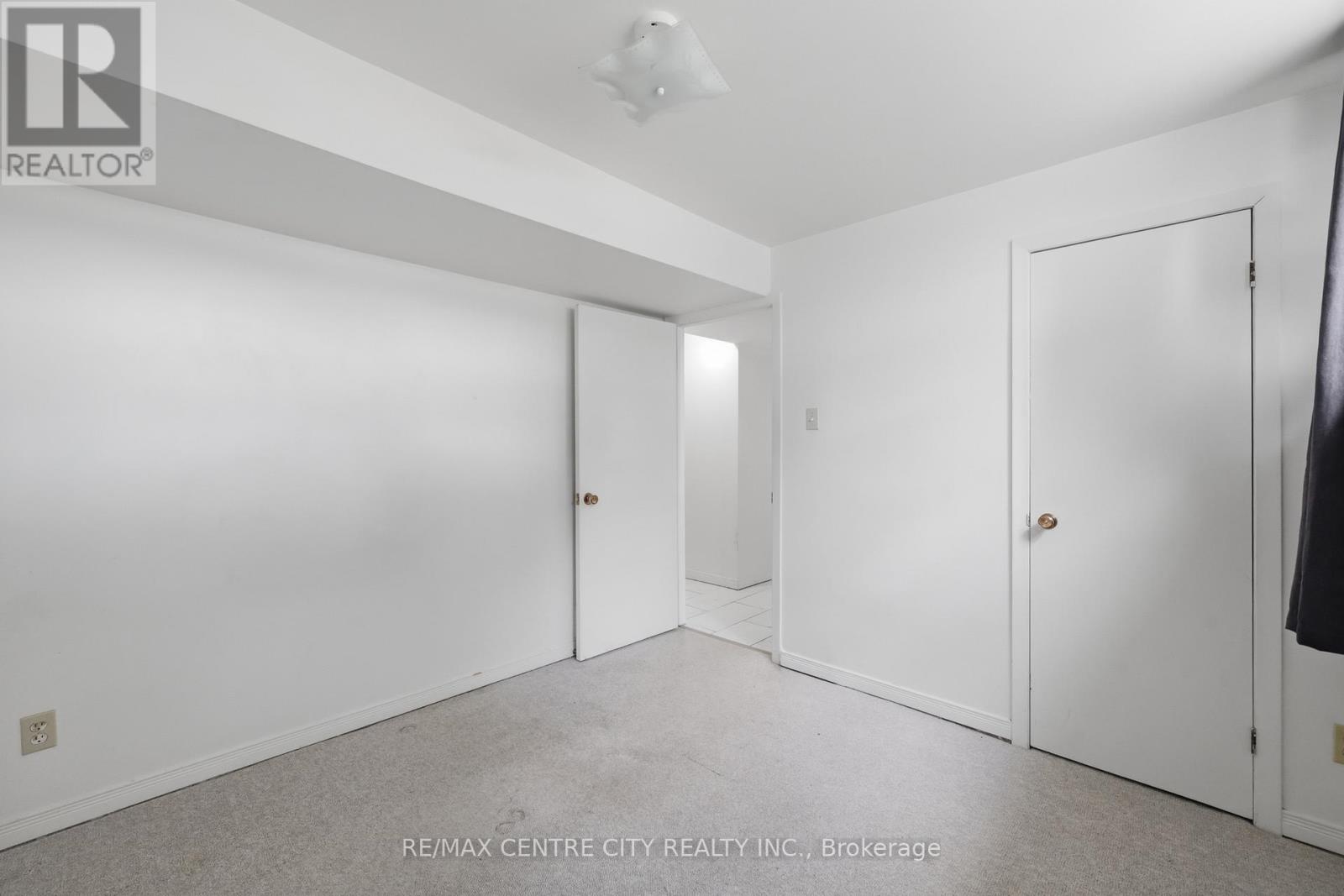 1564 NAIRN AVENUE - 21