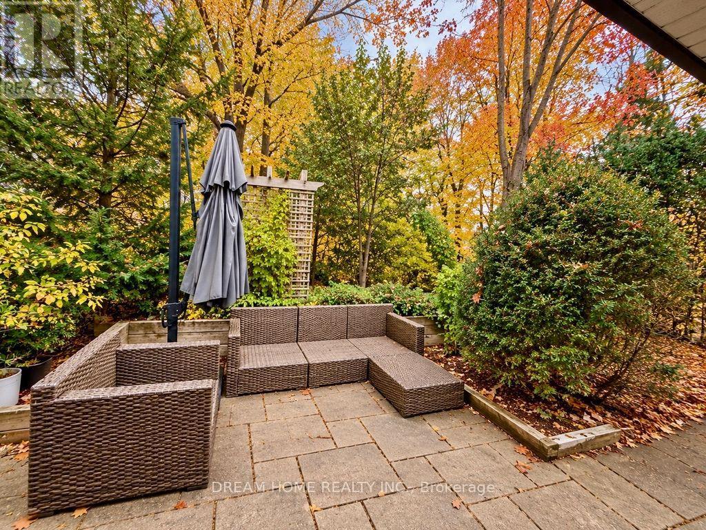 32 Davidson Drive, Vaughan, ON photo 2