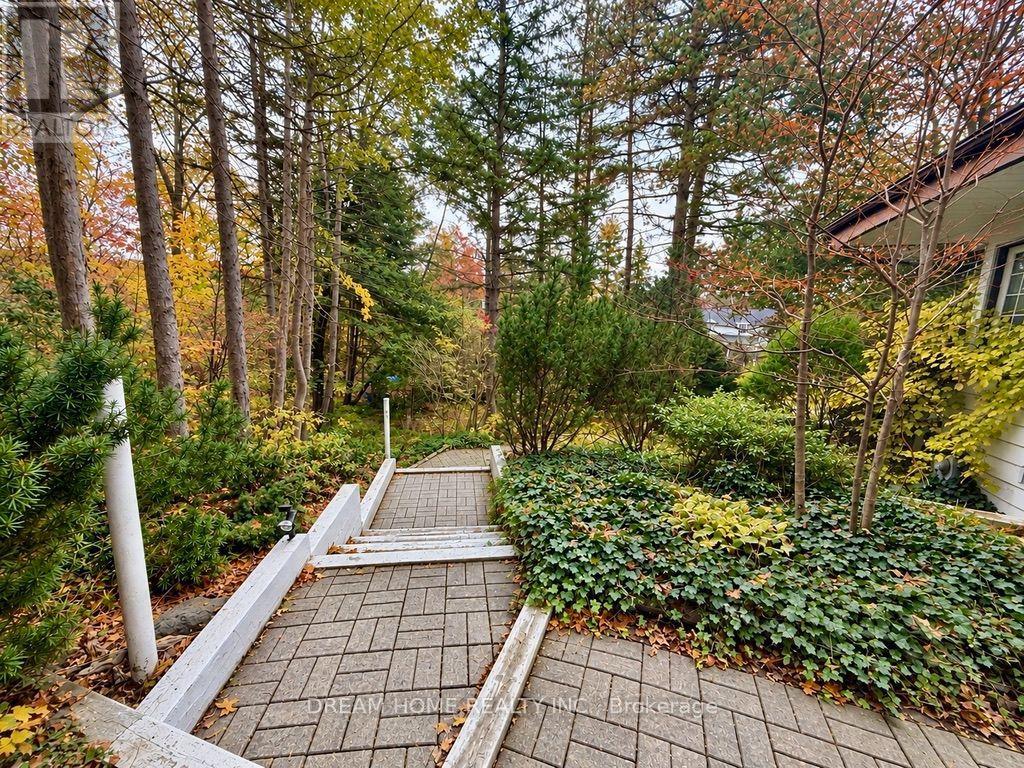 32 Davidson Drive, Vaughan, ON photo 3