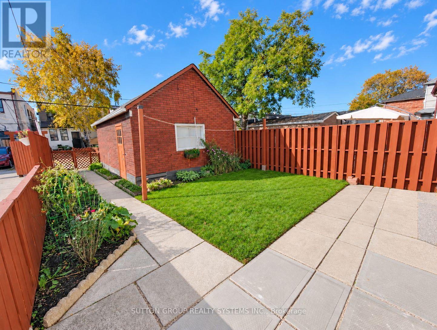 120 Brownville Avenue, Toronto, ON photo 17