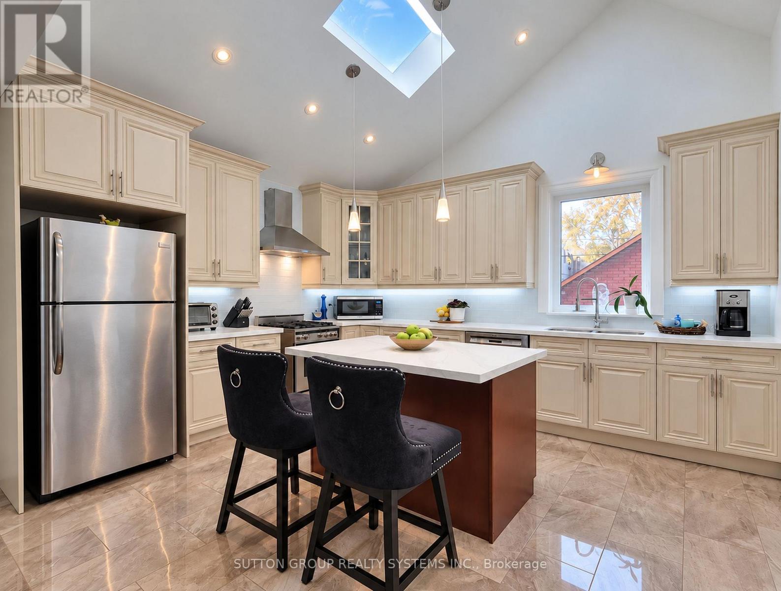 120 Brownville Avenue, Toronto, ON photo 8