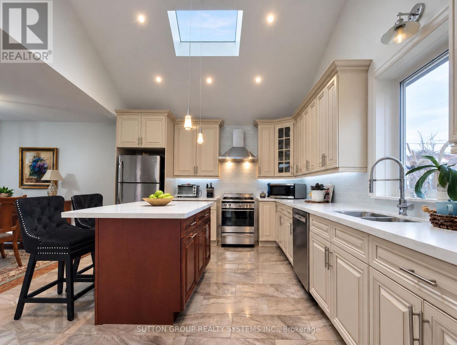 120 Brownville Avenue, Toronto, ON photo 9