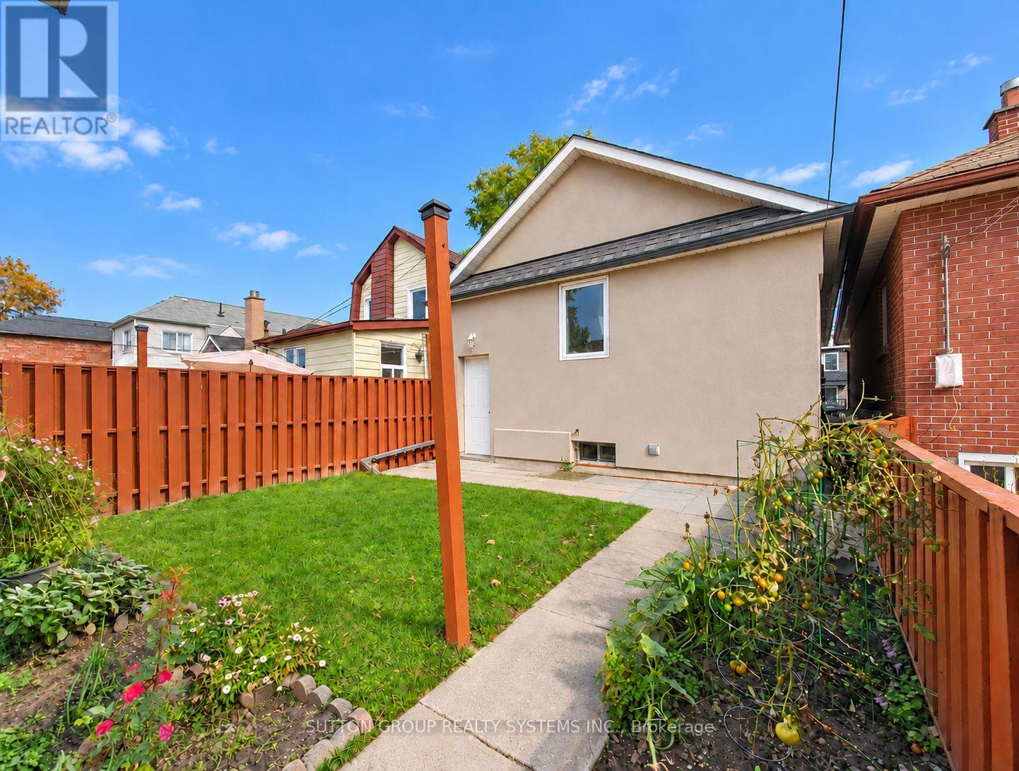 120 Brownville Avenue, Toronto, ON photo 18